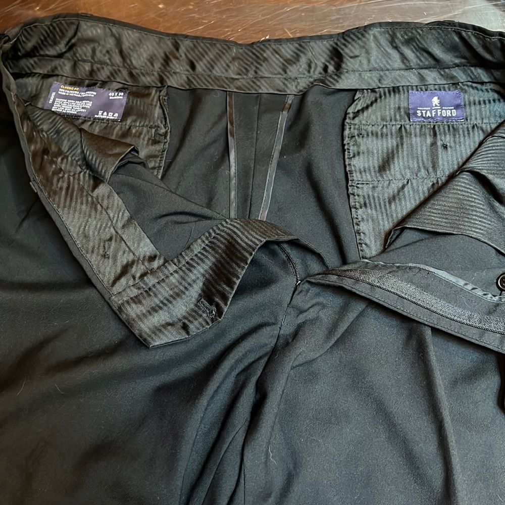 Stafford men’s dress slacks. Black 40x30